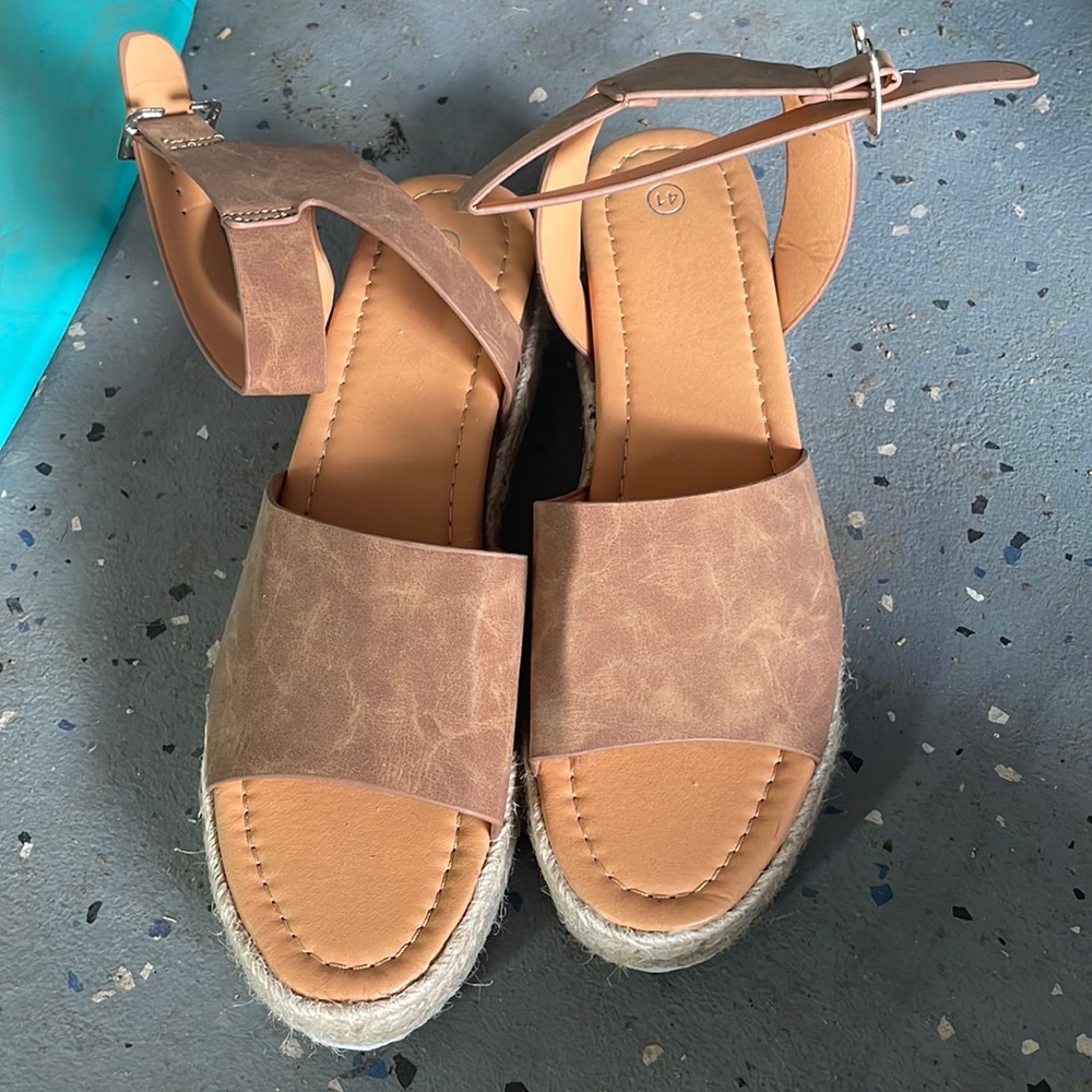 Size 8.5 wedge